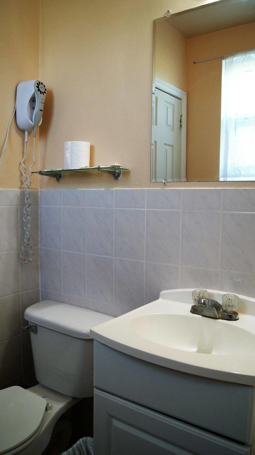 Blue Jay Motel Питърбъро Екстериор снимка