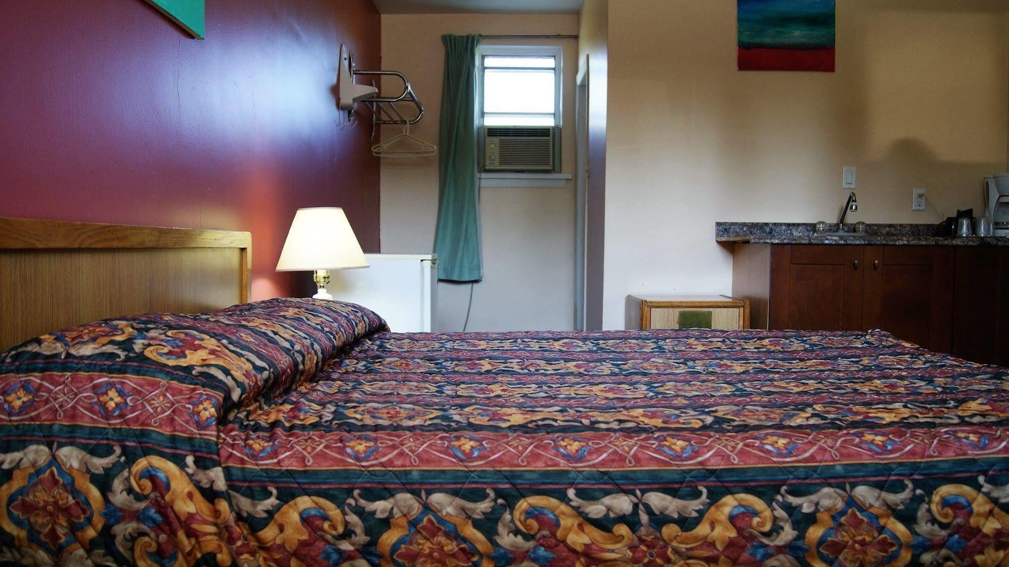 Blue Jay Motel Питърбъро Екстериор снимка