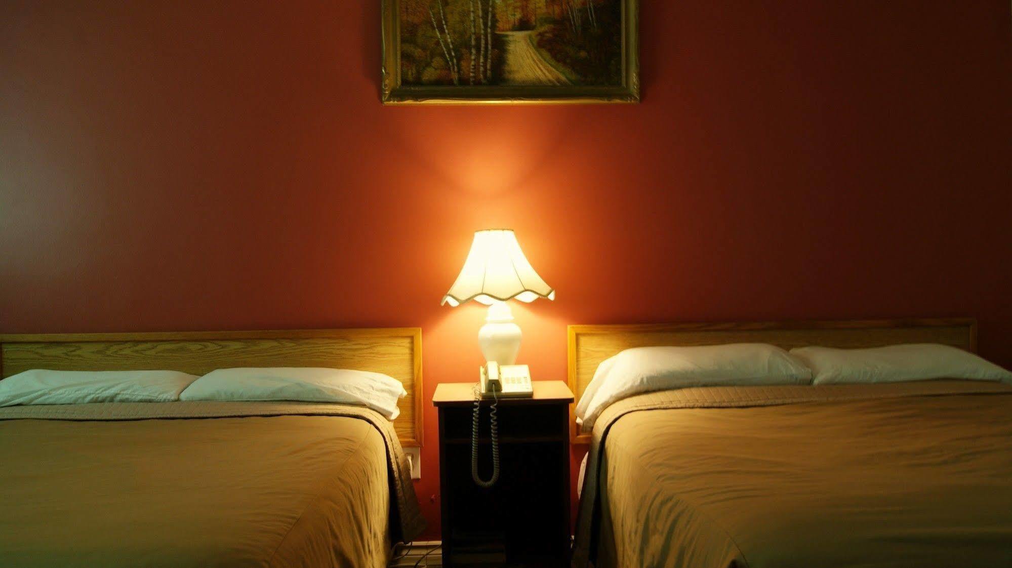 Blue Jay Motel Питърбъро Екстериор снимка
