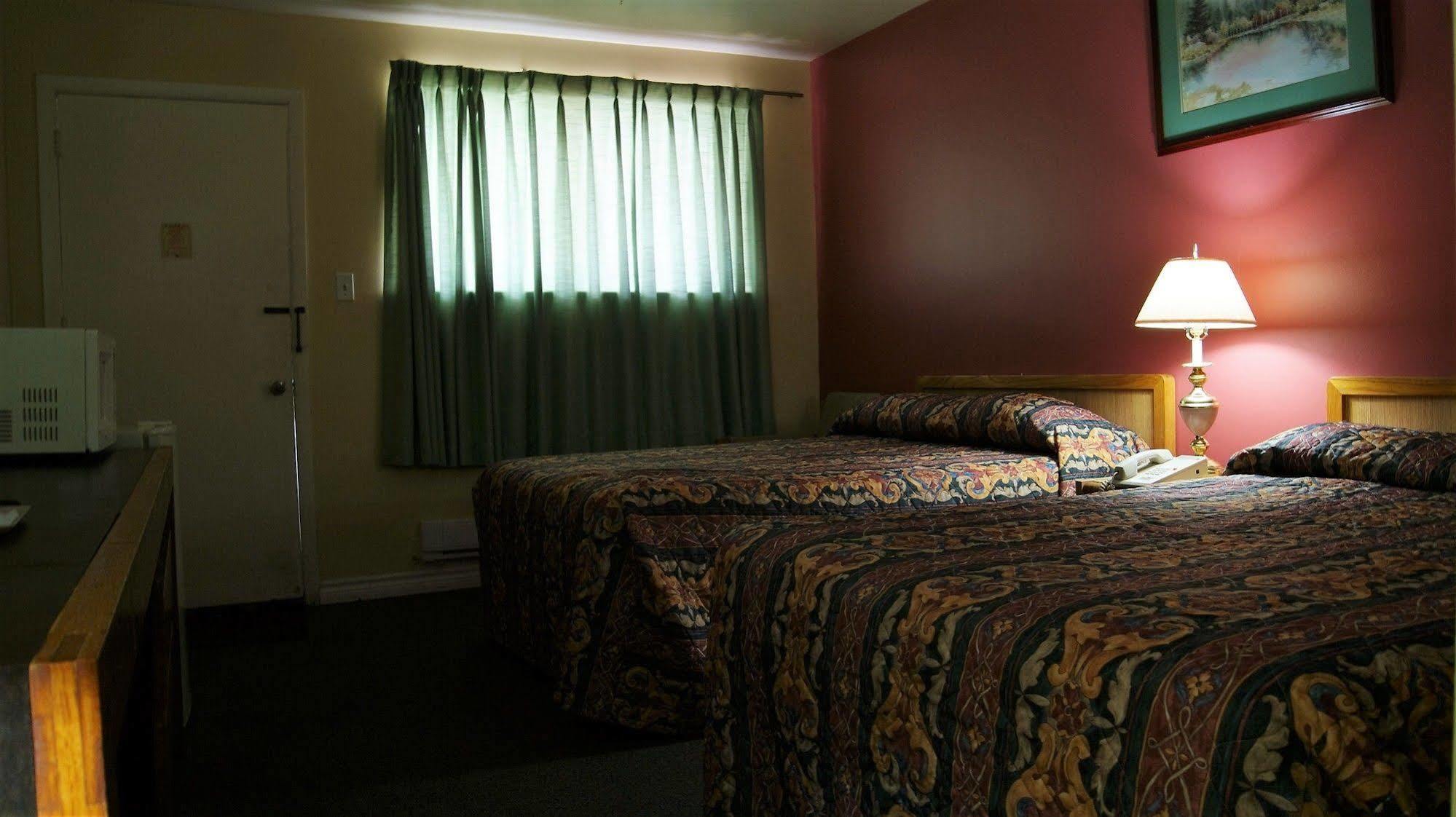Blue Jay Motel Питърбъро Екстериор снимка