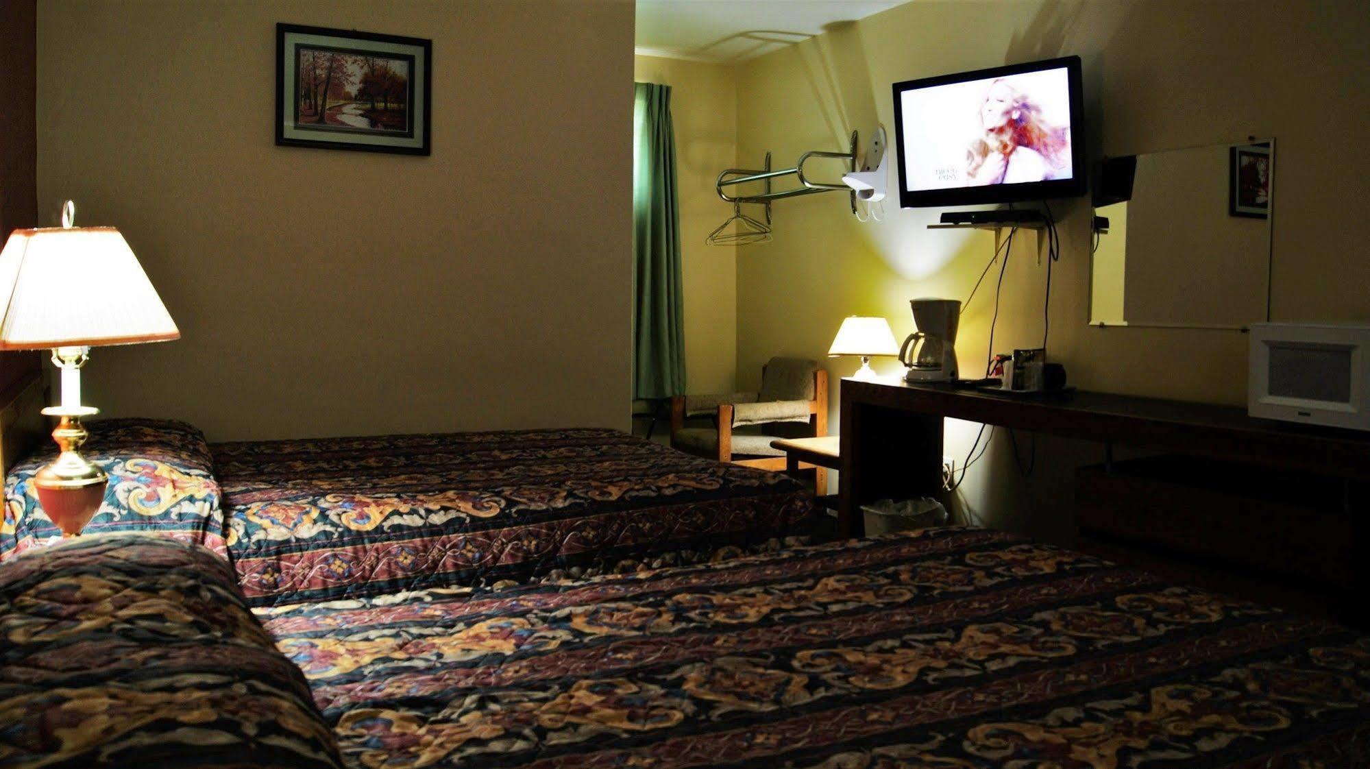 Blue Jay Motel Питърбъро Екстериор снимка