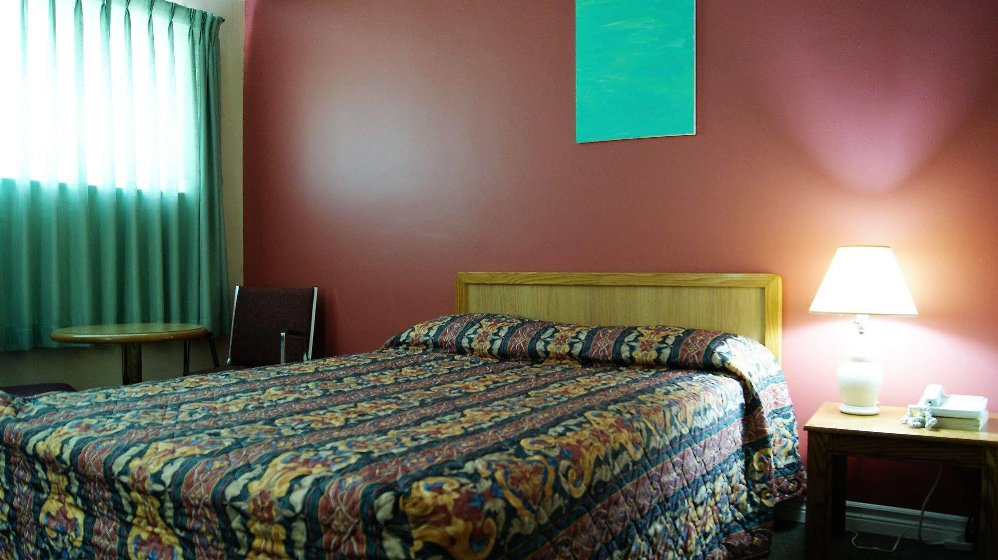 Blue Jay Motel Питърбъро Екстериор снимка