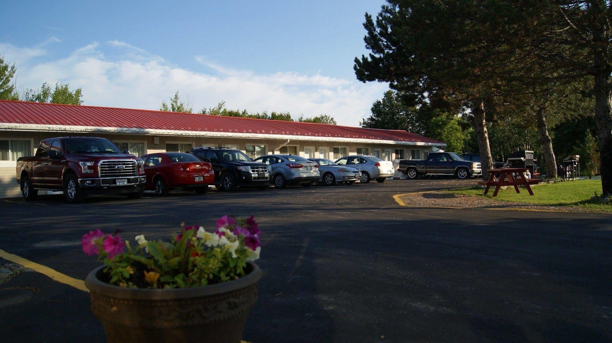 Blue Jay Motel Питърбъро Екстериор снимка