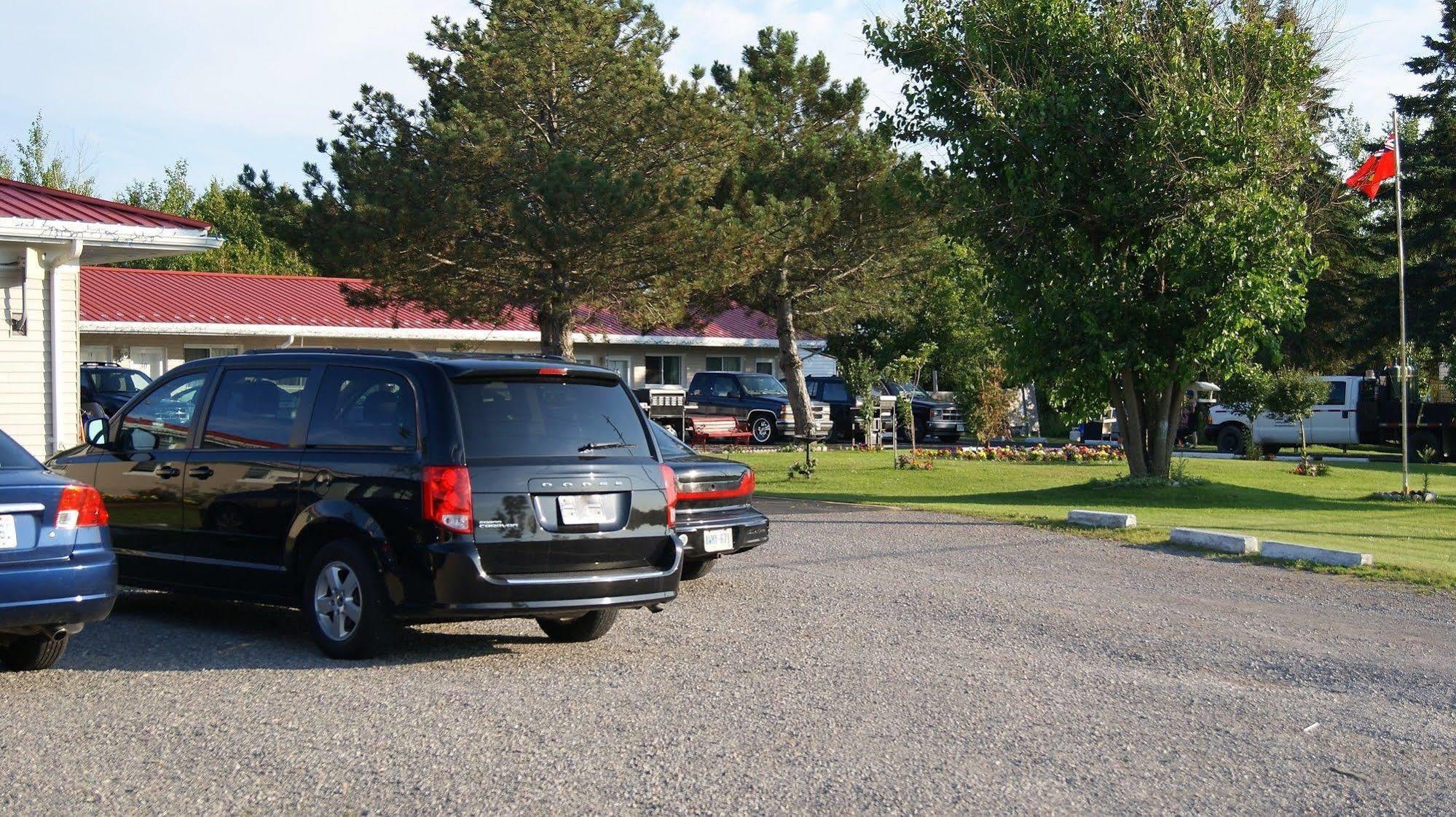 Blue Jay Motel Питърбъро Екстериор снимка