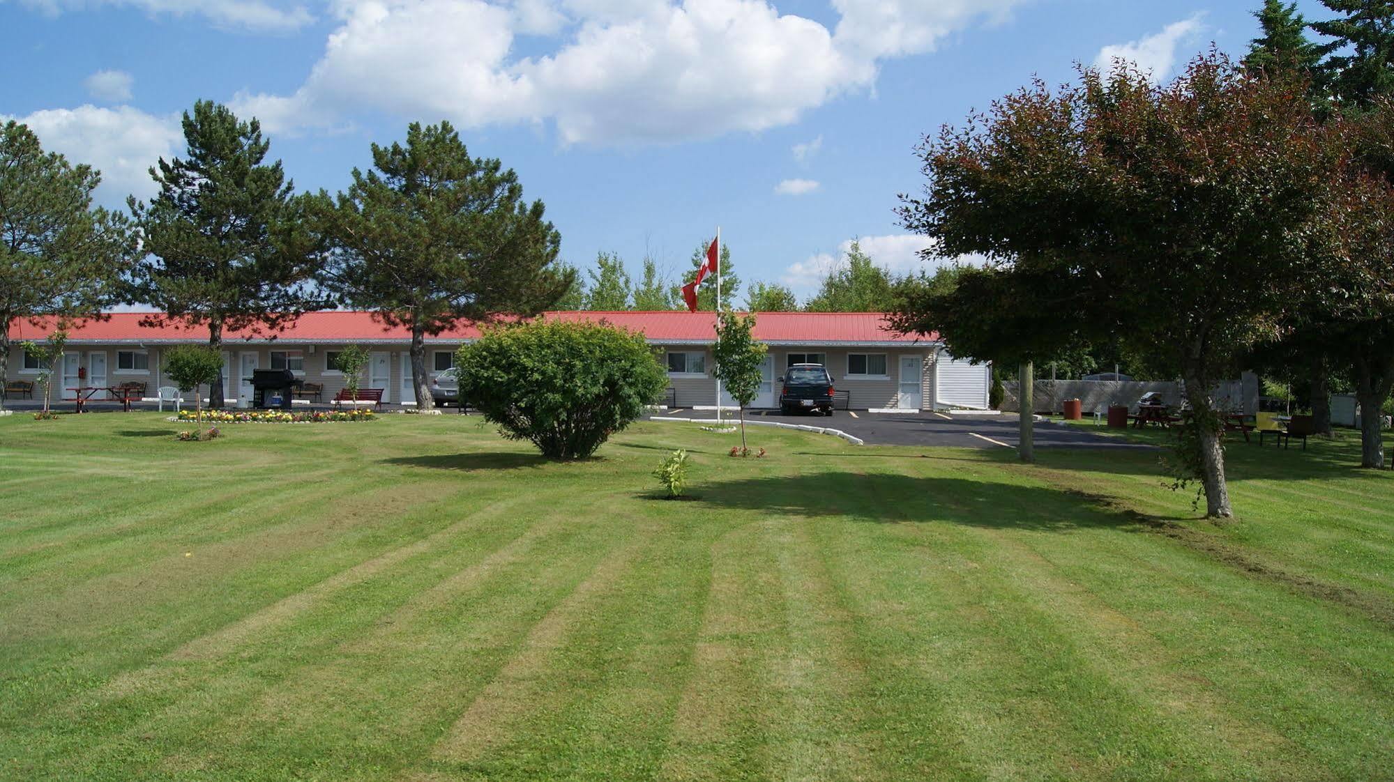 Blue Jay Motel Питърбъро Екстериор снимка